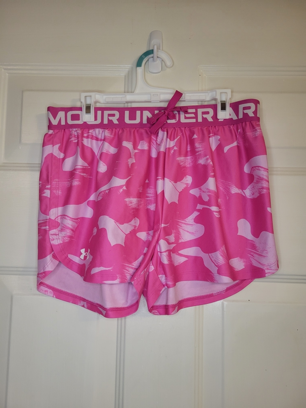 Under Armour Pink Camo Girl's Performance Shorts - Picture 2 of 8